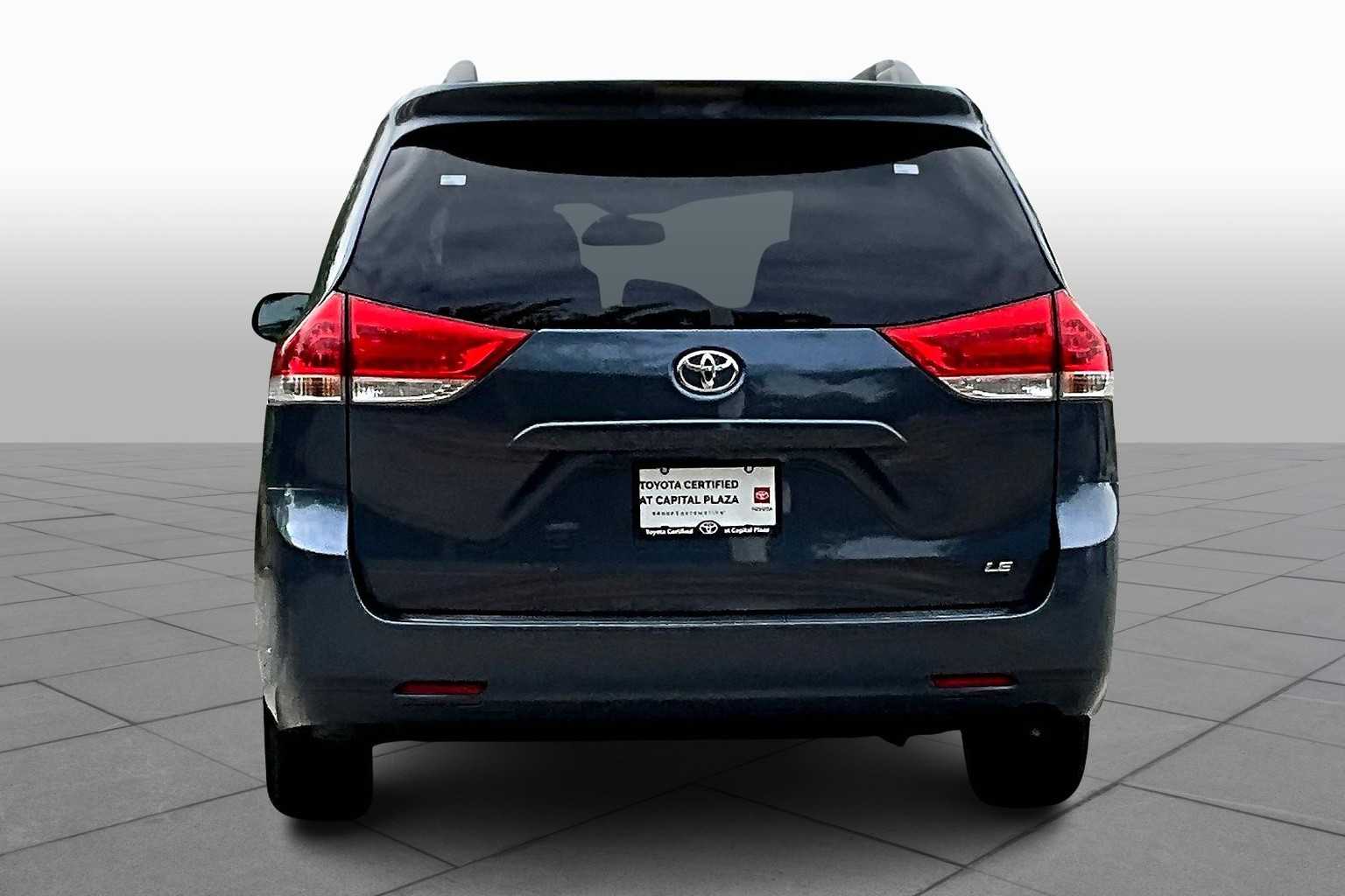 2014 Toyota Sienna LE photo 4