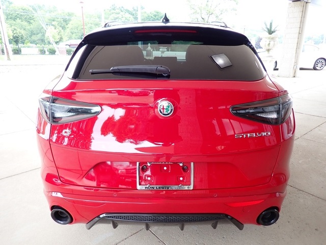2025 Alfa Romeo Stelvio Tributo Italiano photo 4