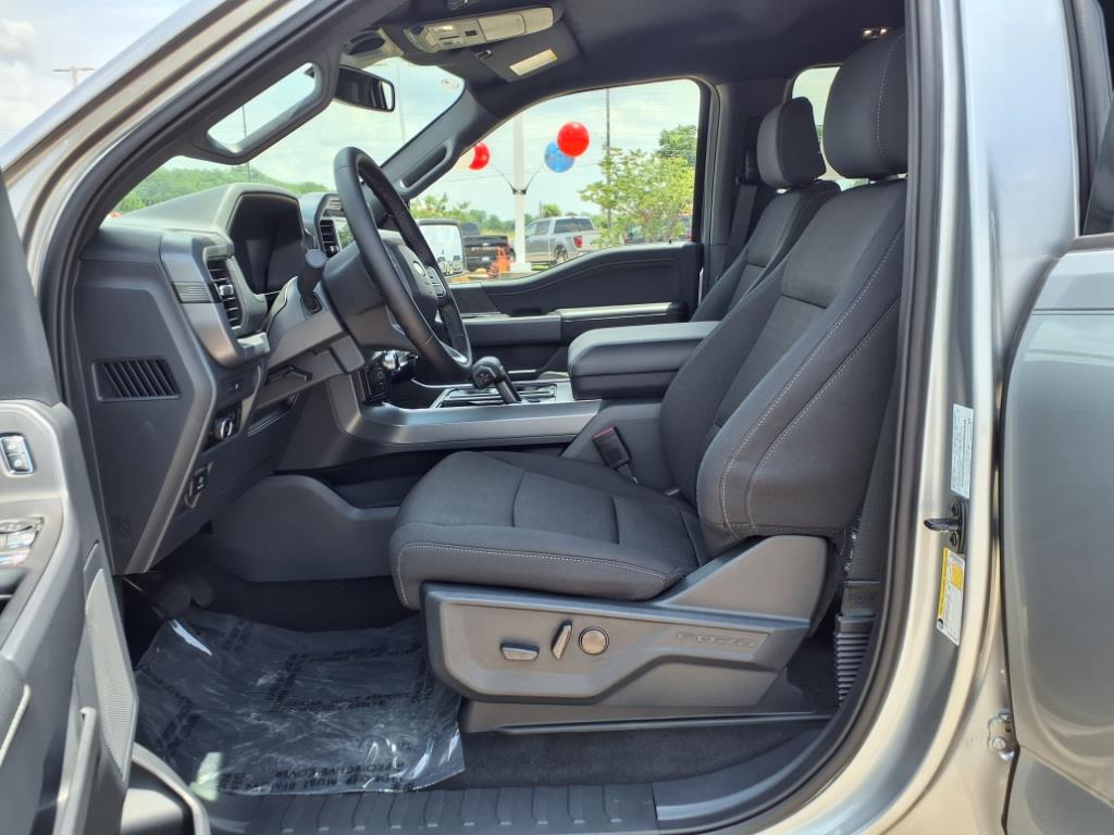 2025 Ford F-150 XLT photo 16