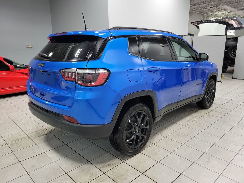 2025 Jeep Compass Latitude photo 4