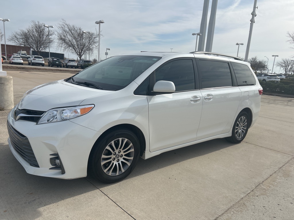 2020 Toyota Sienna XLE
