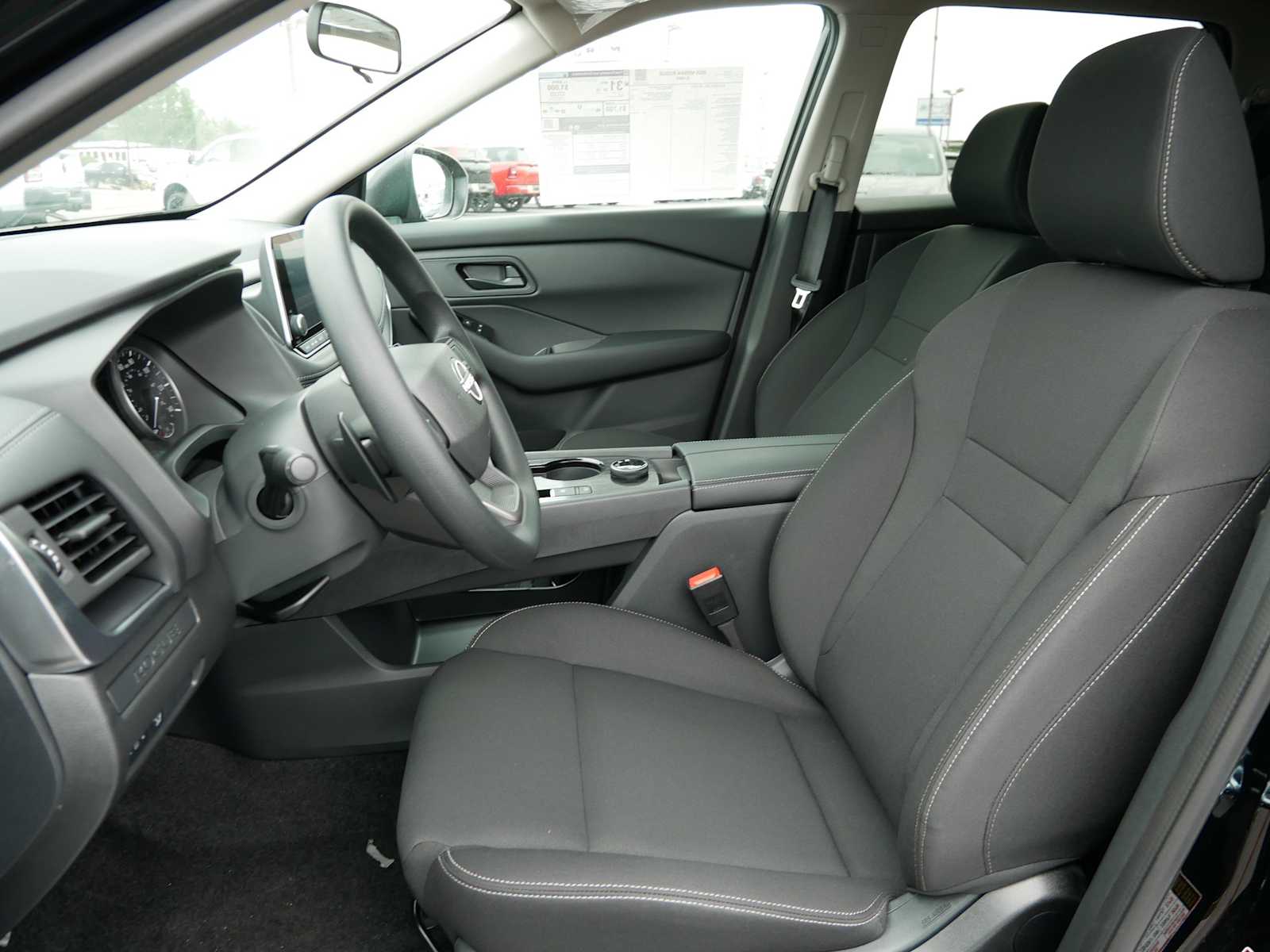 2025 Nissan Rogue S photo 6