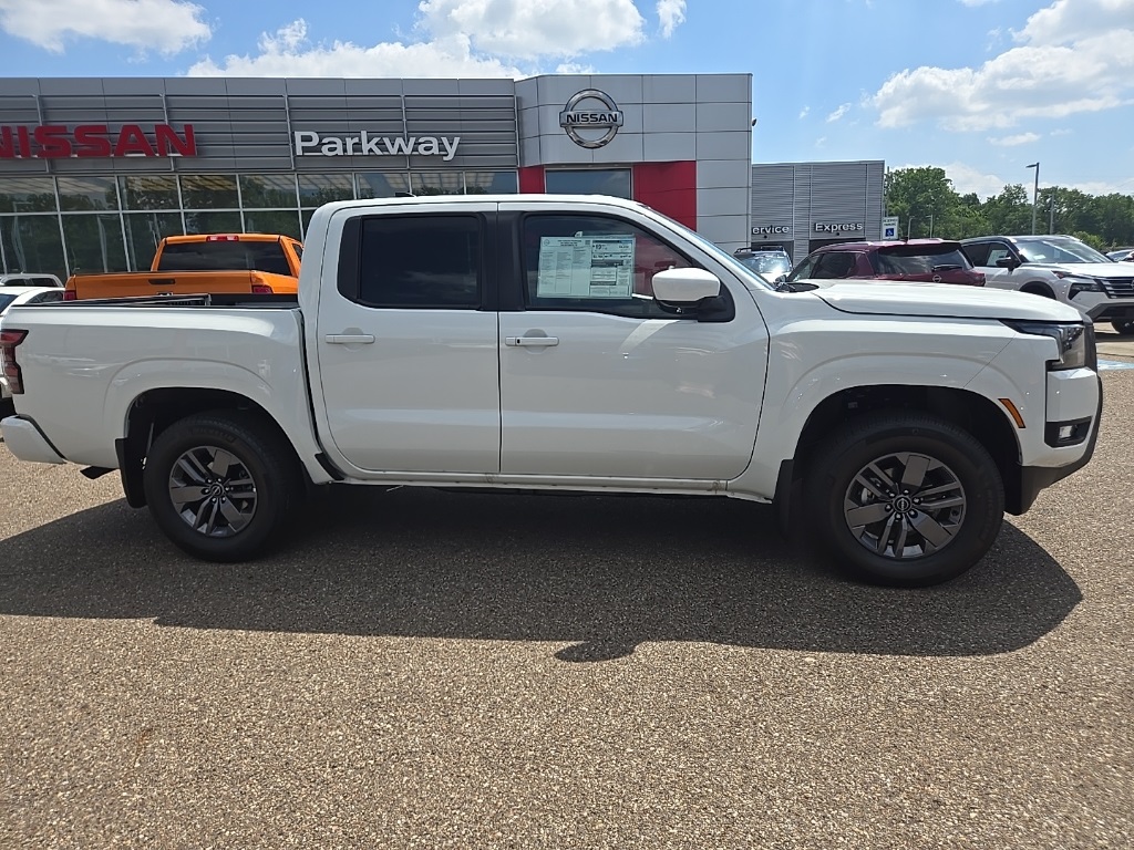 2025 Nissan Frontier Crew Cab SV photo 8