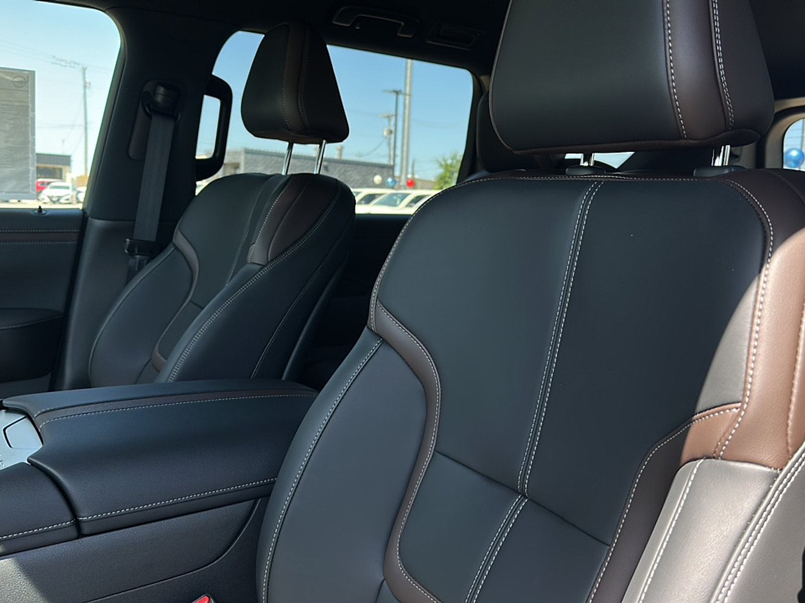 2025 Nissan Armada SL photo 5