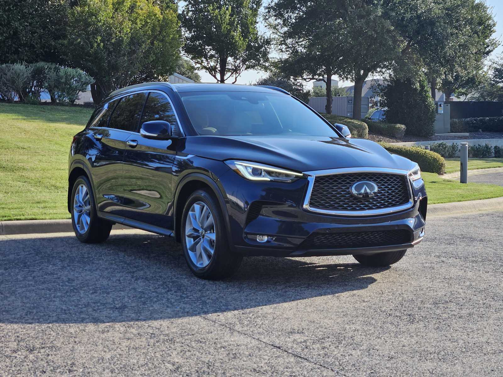 2022 Infiniti QX50 Essential photo 3