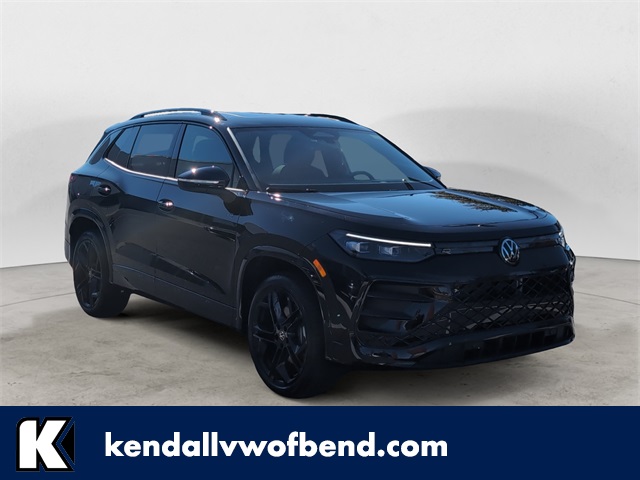 2025 Volkswagen Tiguan SE R-LINE BLACK's photo