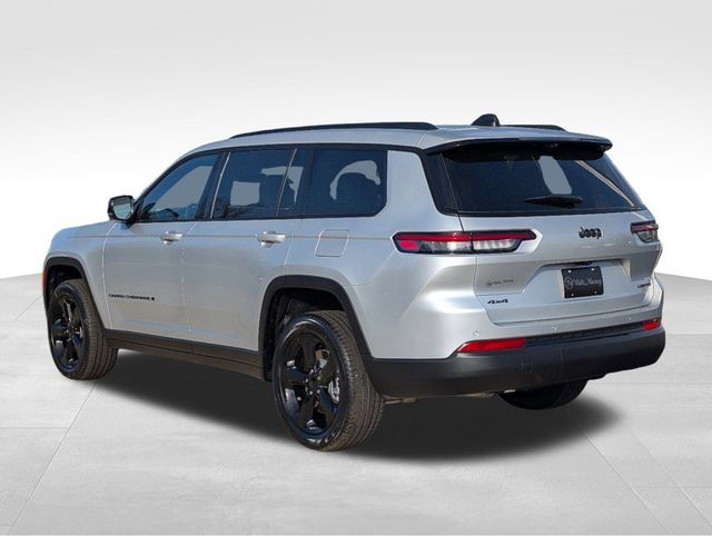 2025 Jeep Grand Cherokee Limited photo 3