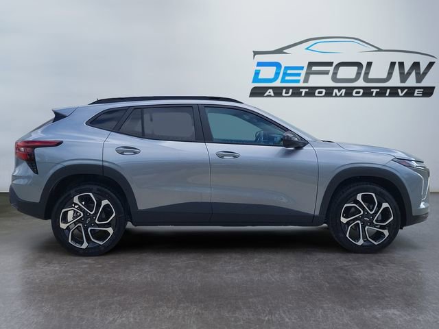 2025 Chevrolet Trax RS photo 2