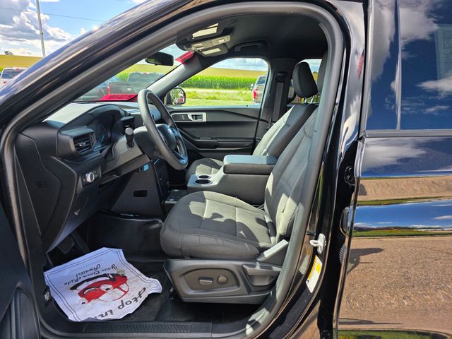 2021 Ford Explorer photo 2