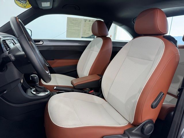2017 Volkswagen Beetle 1.8T Classic photo 24