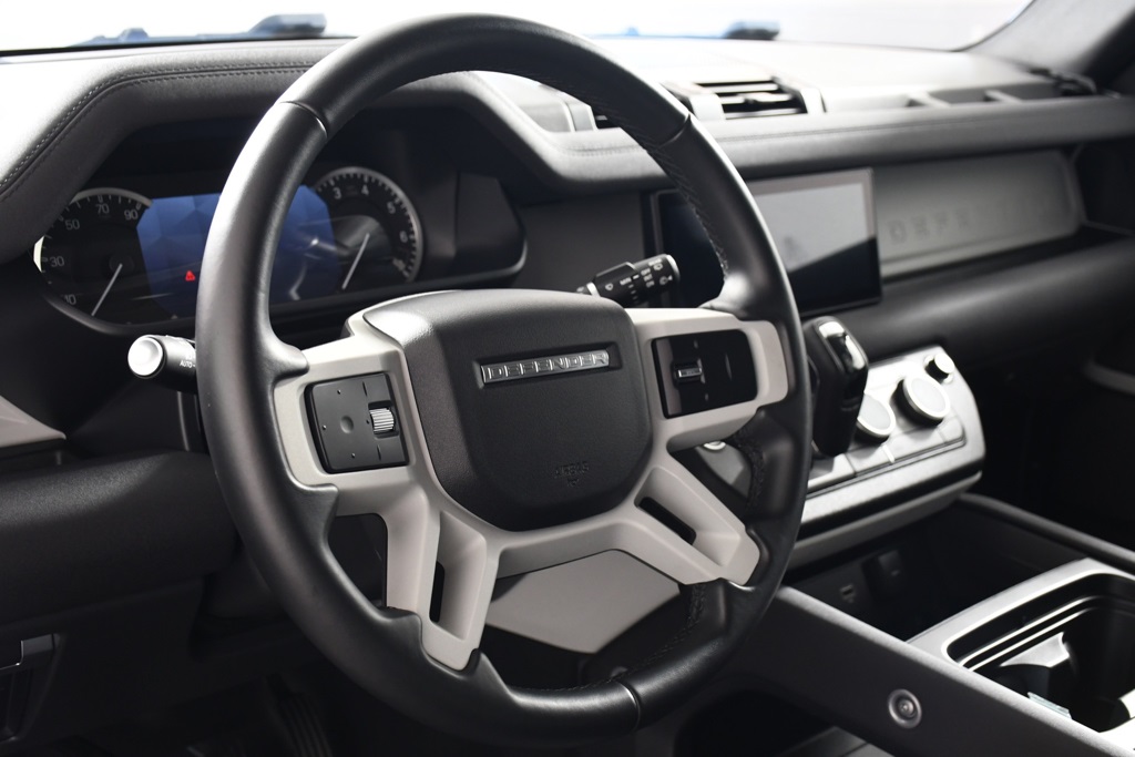 2023 Land Rover Defender 110 SE photo 13