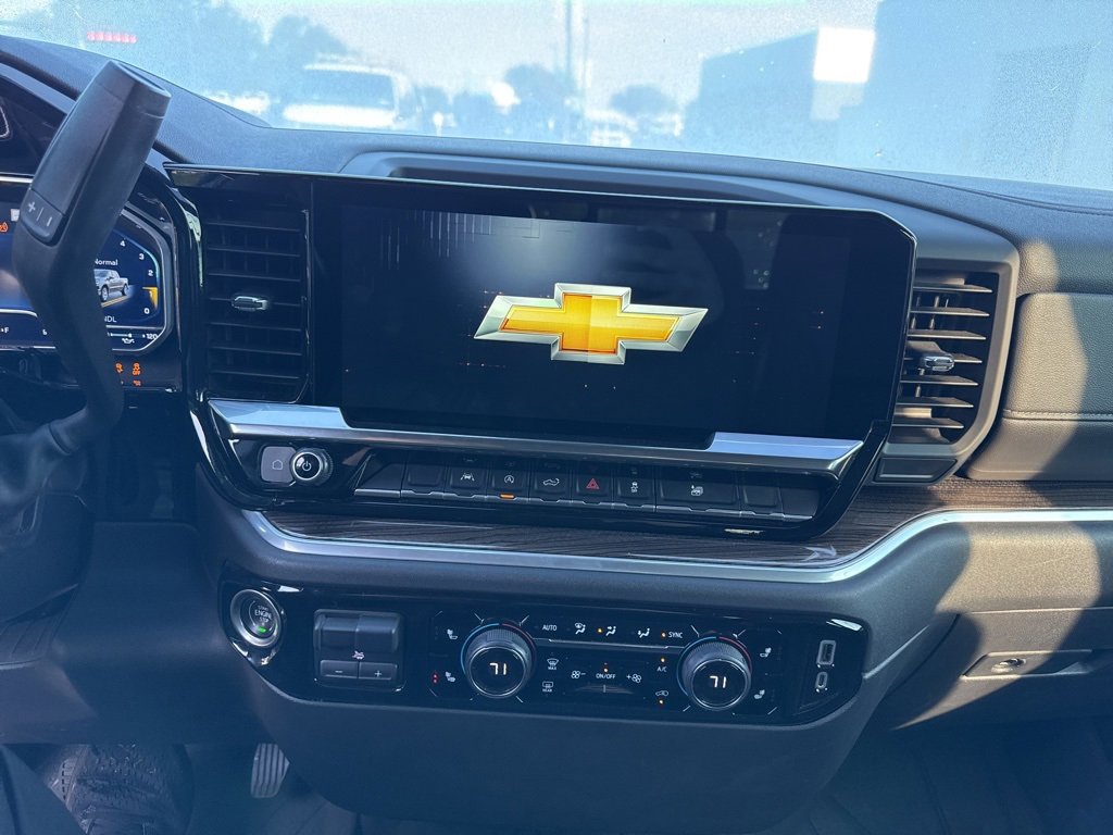 2022 Chevrolet Silverado 1500 LT photo 4