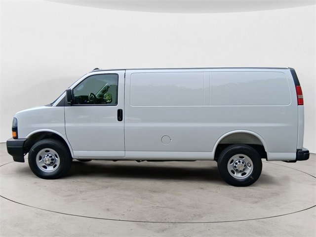 2025 Chevrolet Express Cargo 2500 photo 2