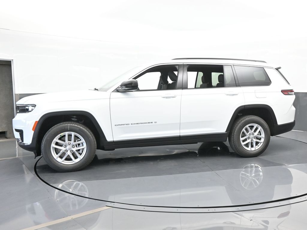 2024 Jeep Grand Cherokee Laredo photo 2