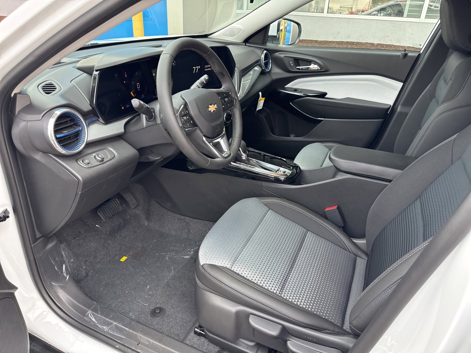 2025 Chevrolet Trax LT photo 14