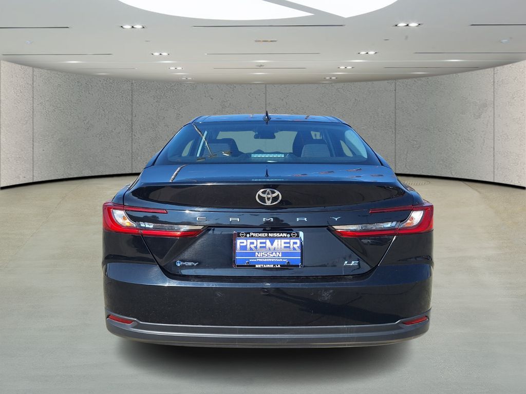 2025 Toyota Camry SE photo 4