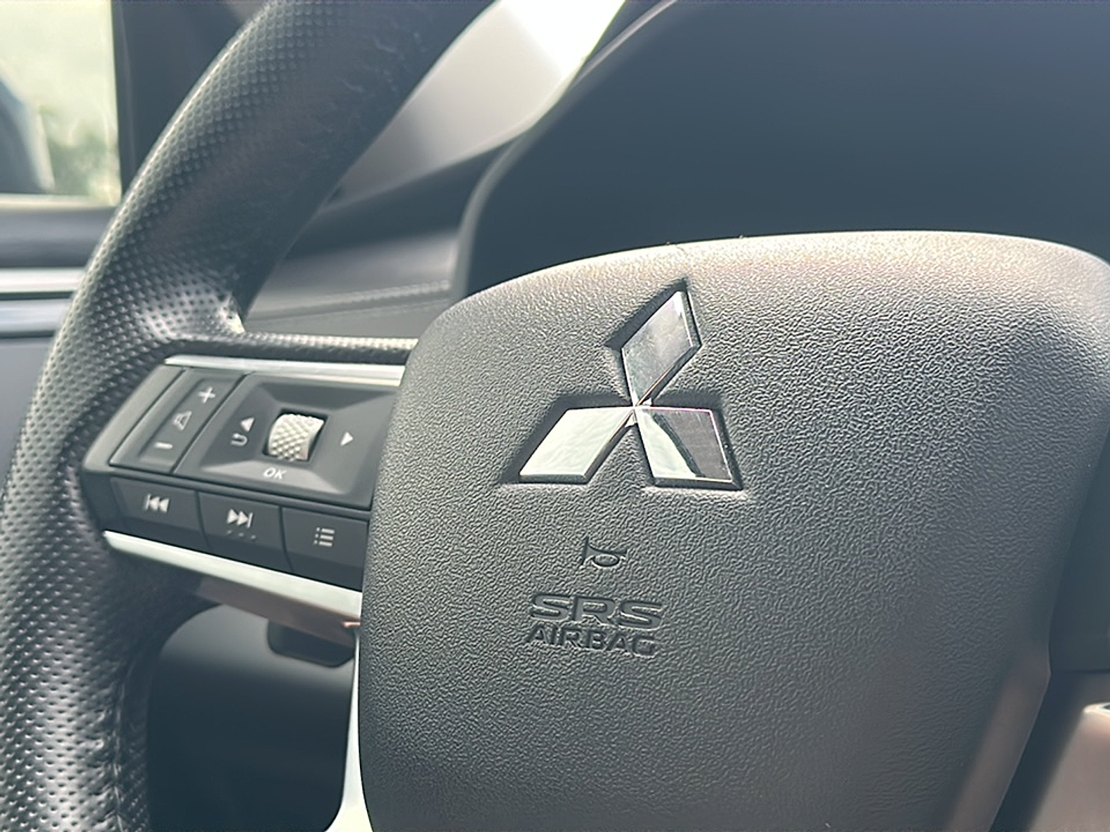2024 Mitsubishi Outlander SE photo 17