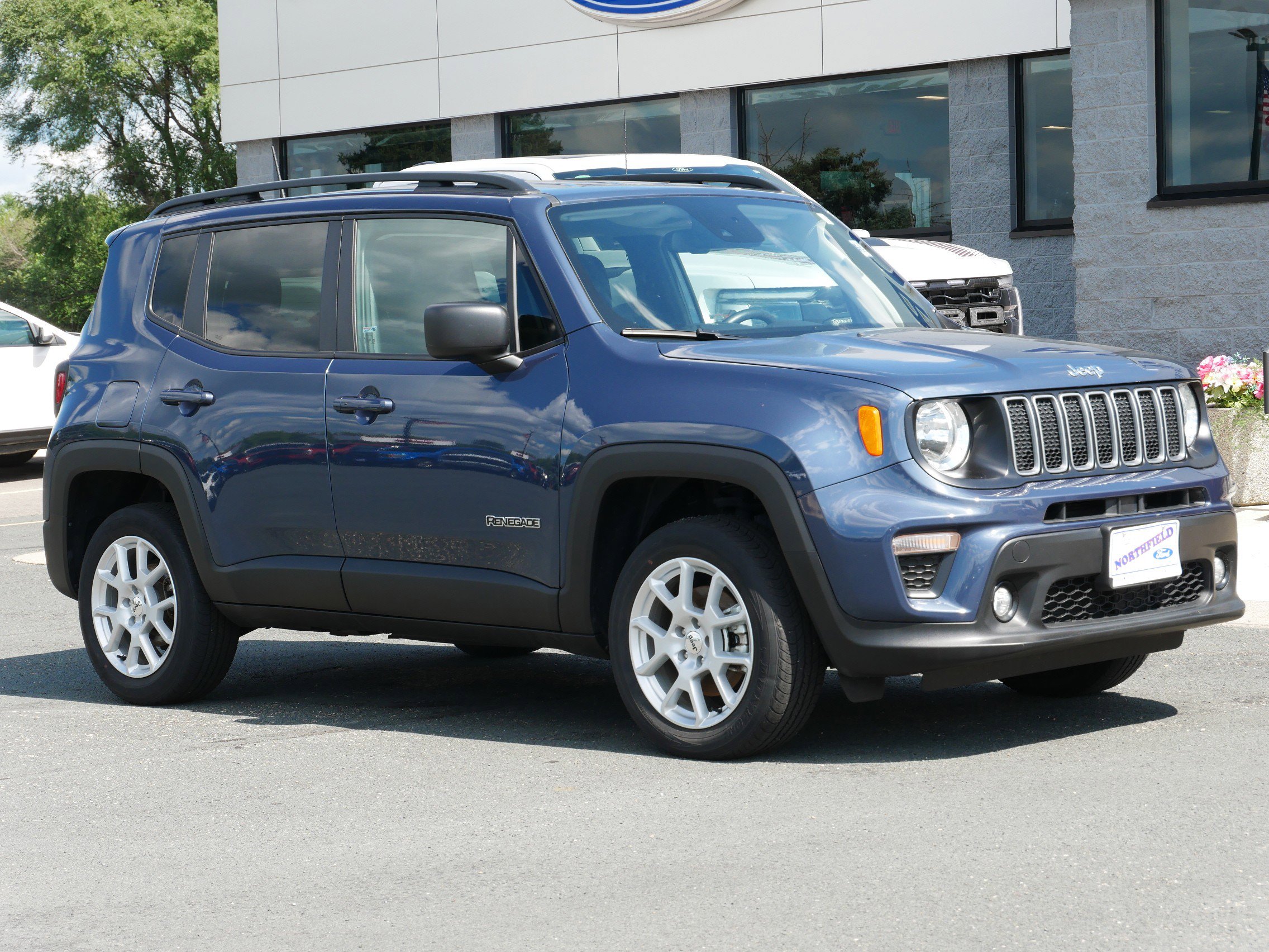 Certified 2022 Jeep Renegade Latitude with VIN ZACNJDB14NPN43589 for sale in Northfield, Minnesota