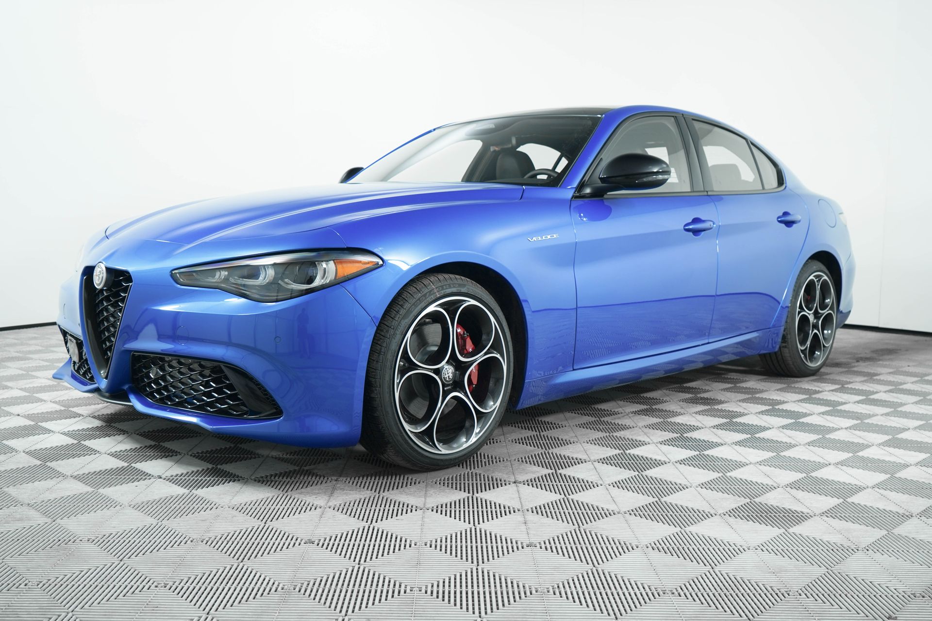 2025 Alfa Romeo Giulia photo 3