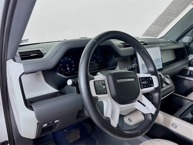 2023 Land Rover Defender 130 First Edition photo 9