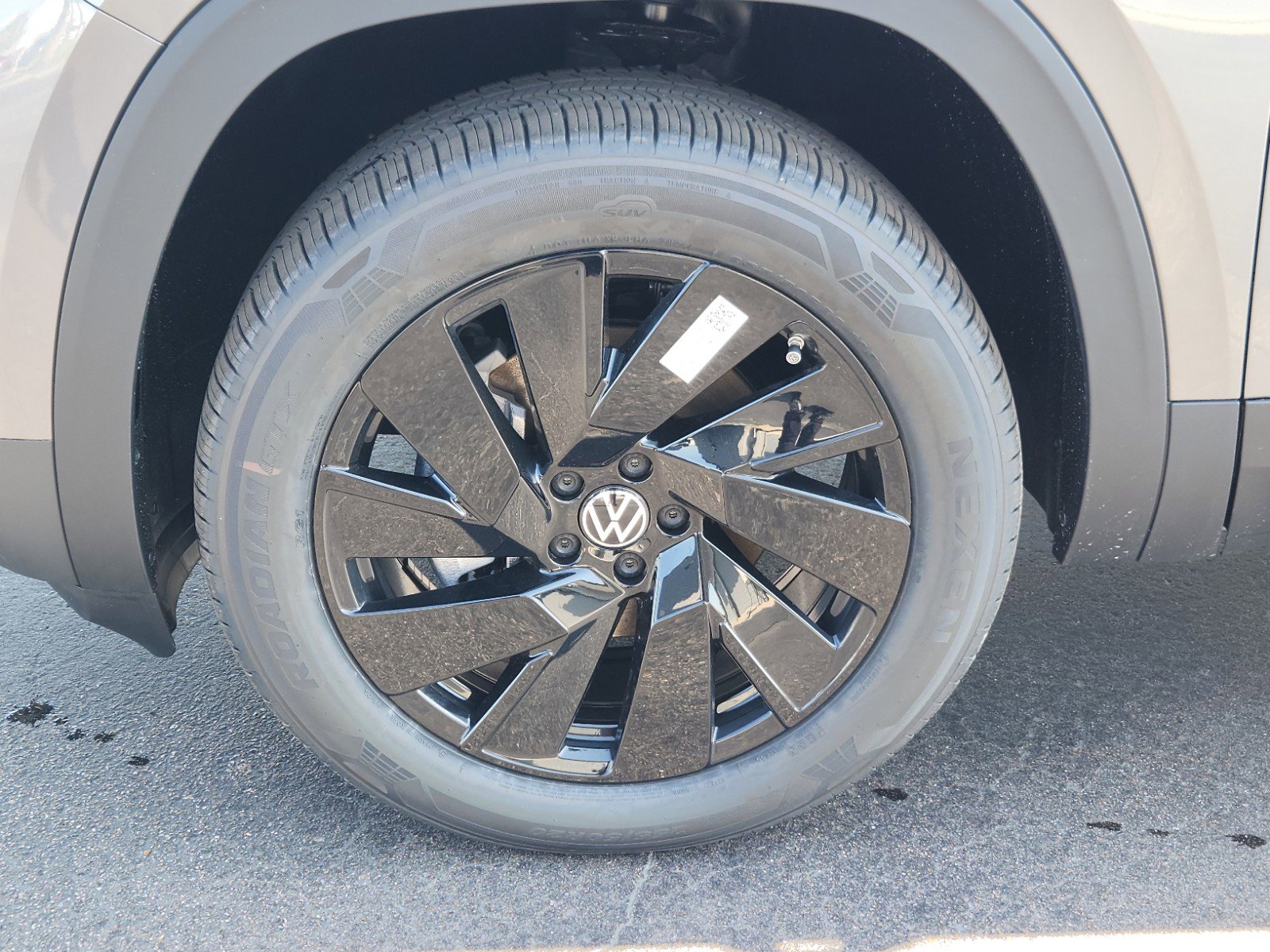2025 Volkswagen Atlas SE Technology photo 6