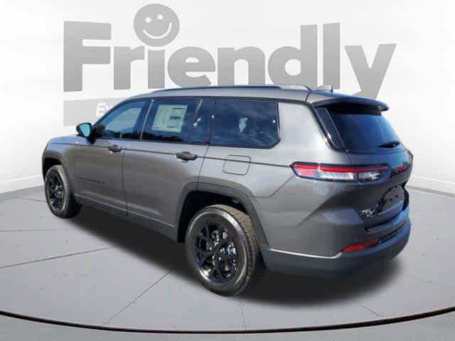 2025 Jeep Grand Cherokee Altitude photo 3