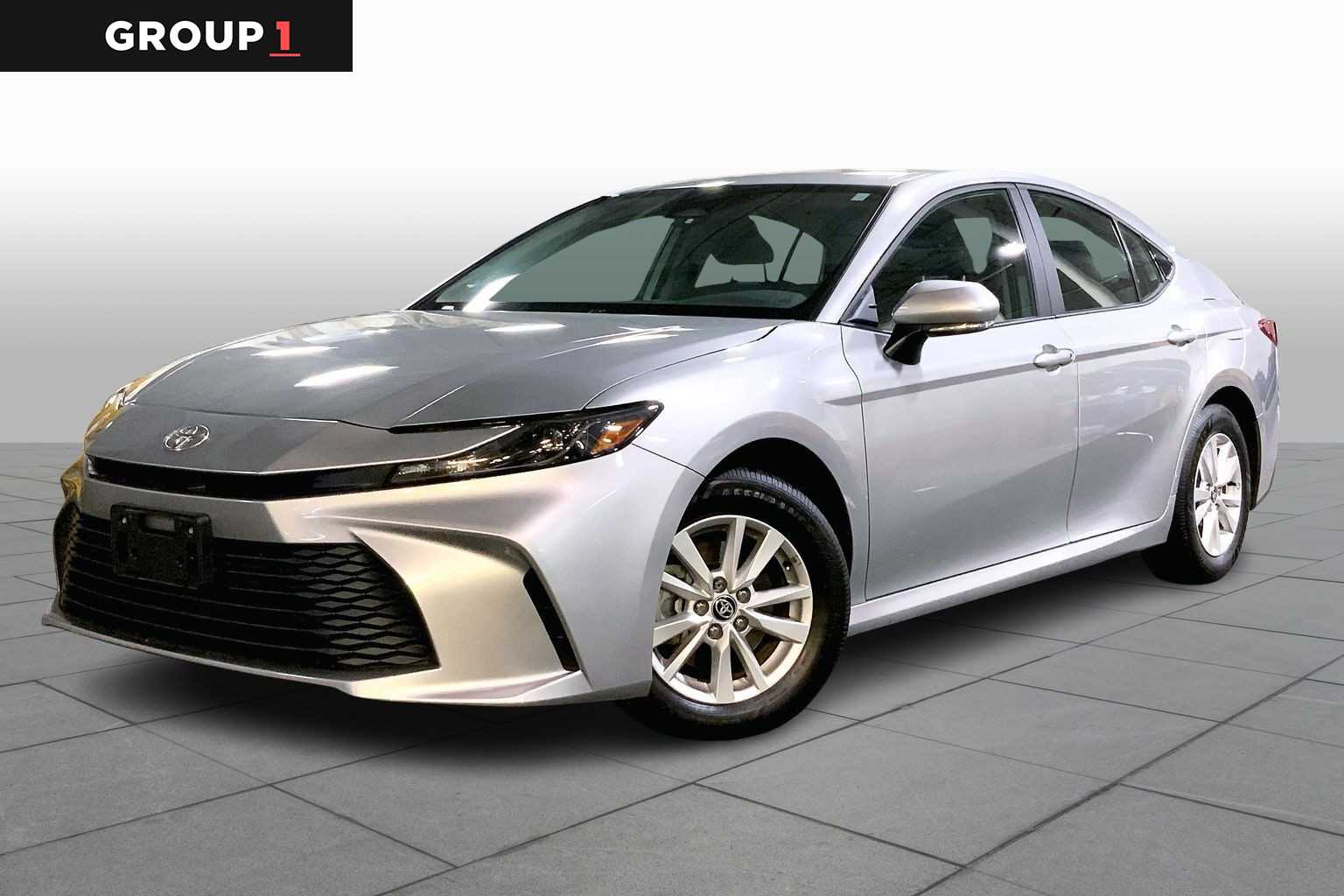 2025 Toyota Camry LE's photo