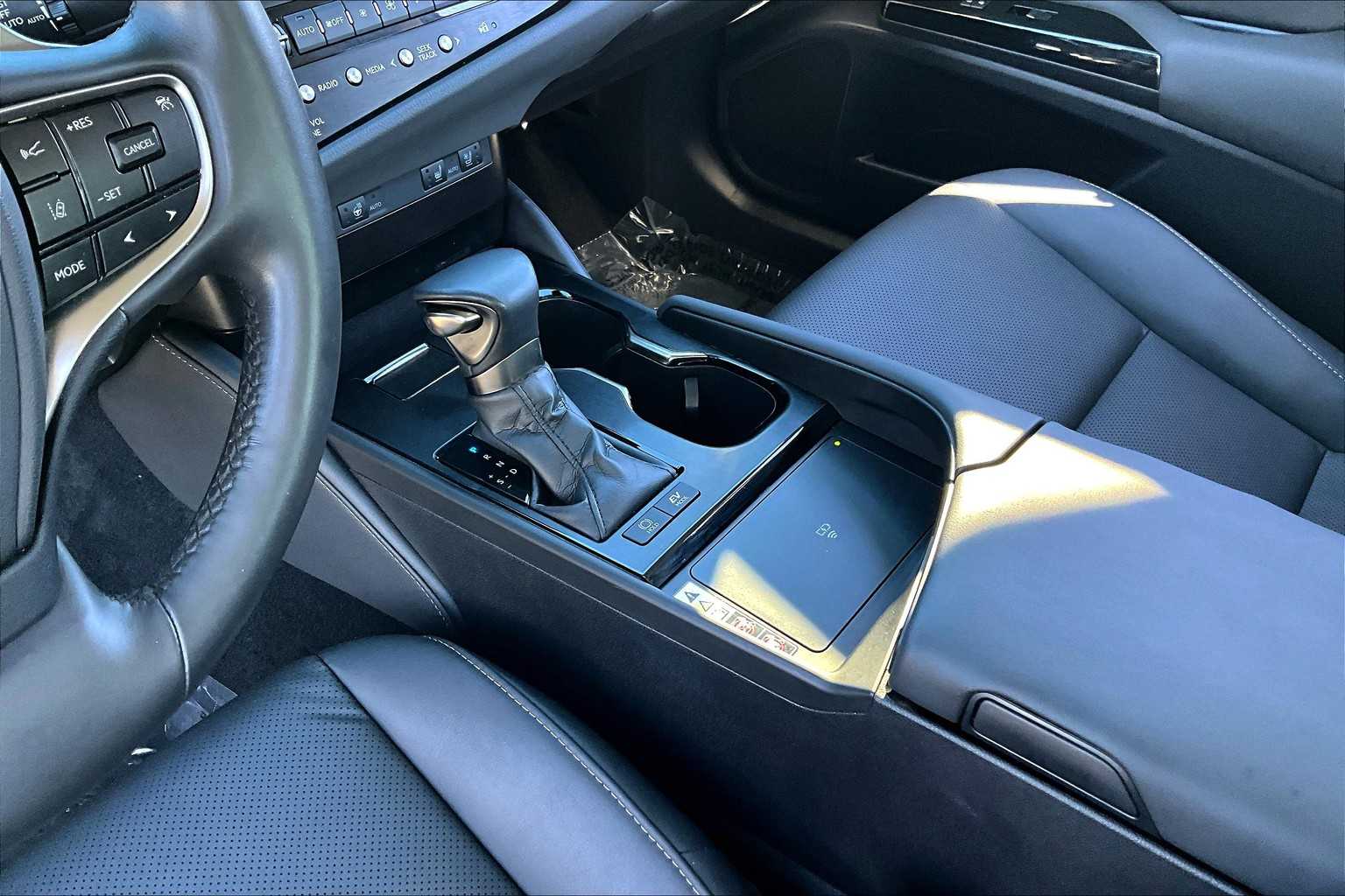 2023 Lexus ES 300h photo 12