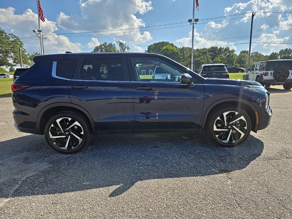 2024 Mitsubishi Outlander SE photo 4