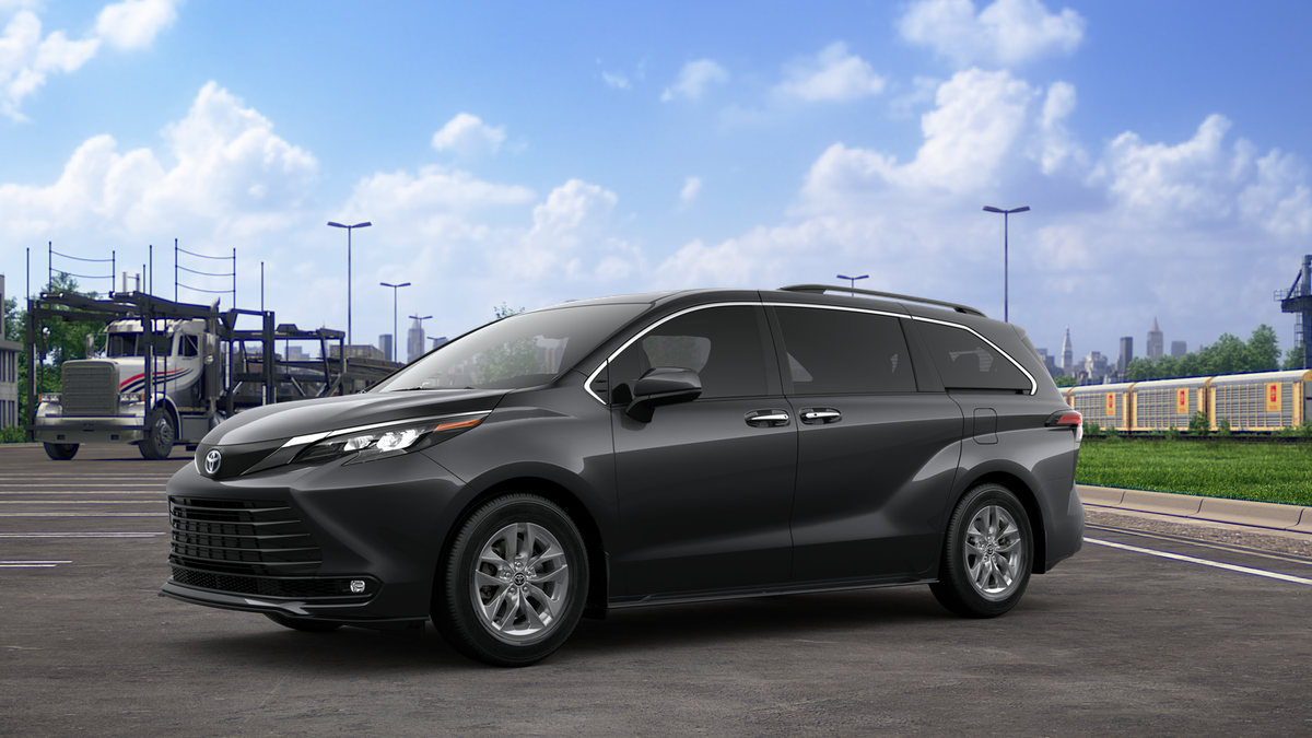 2025 Toyota Sienna XLE photo 2