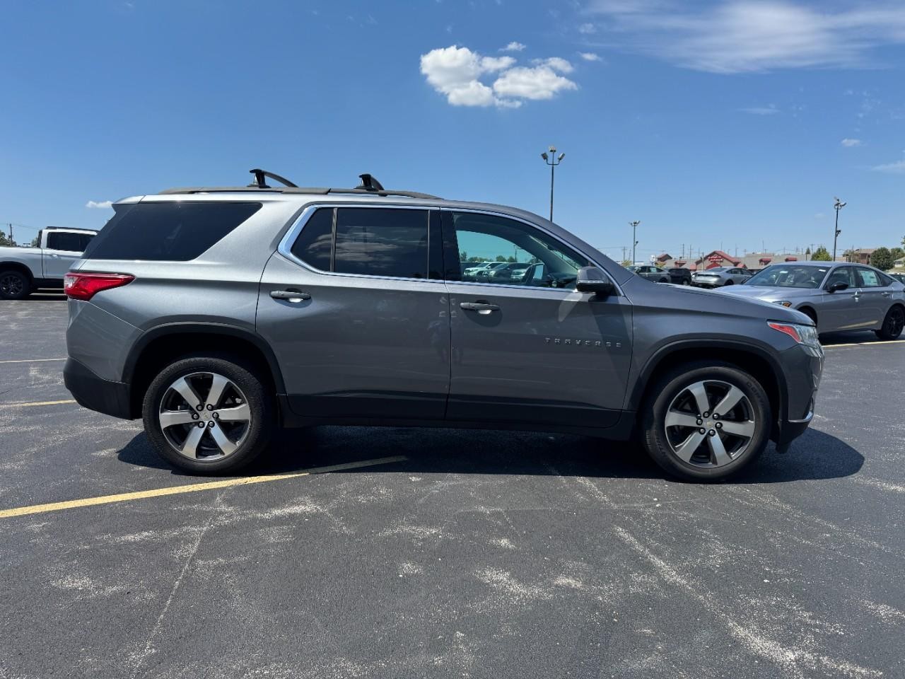 2021 Chevrolet Traverse Leather photo 2