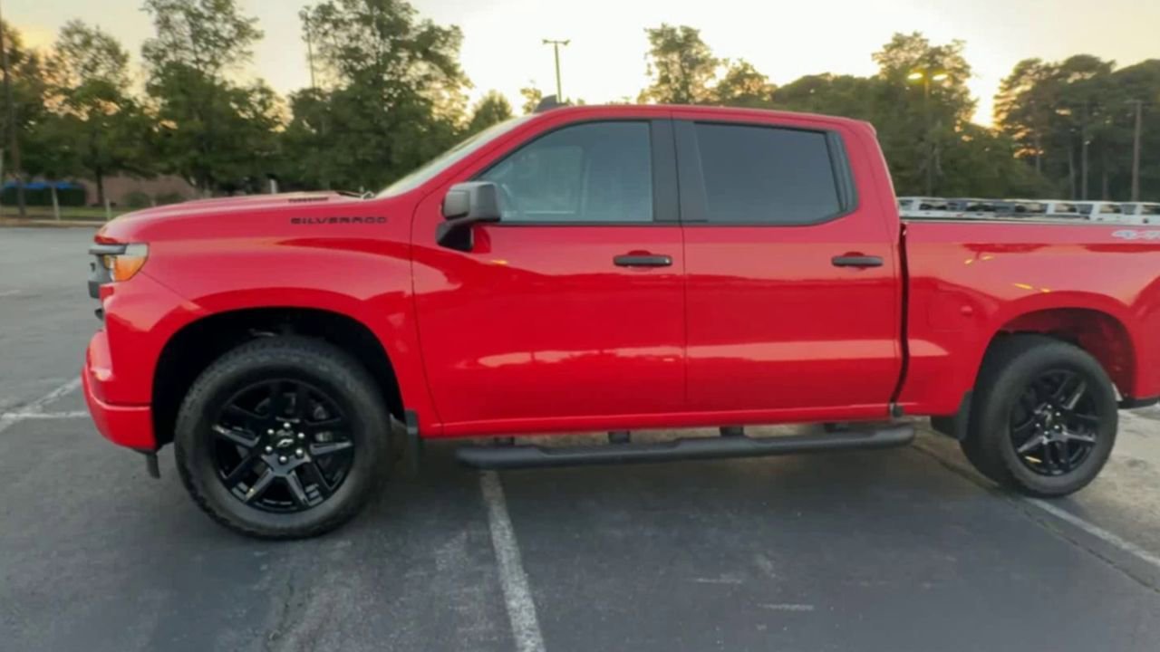 2025 Chevrolet Silverado 1500 Custom photo 4