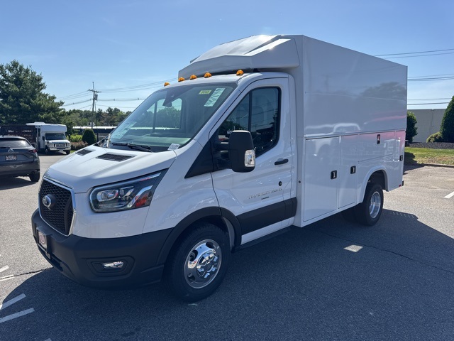 2024 Ford Transit Cutaway photo 2