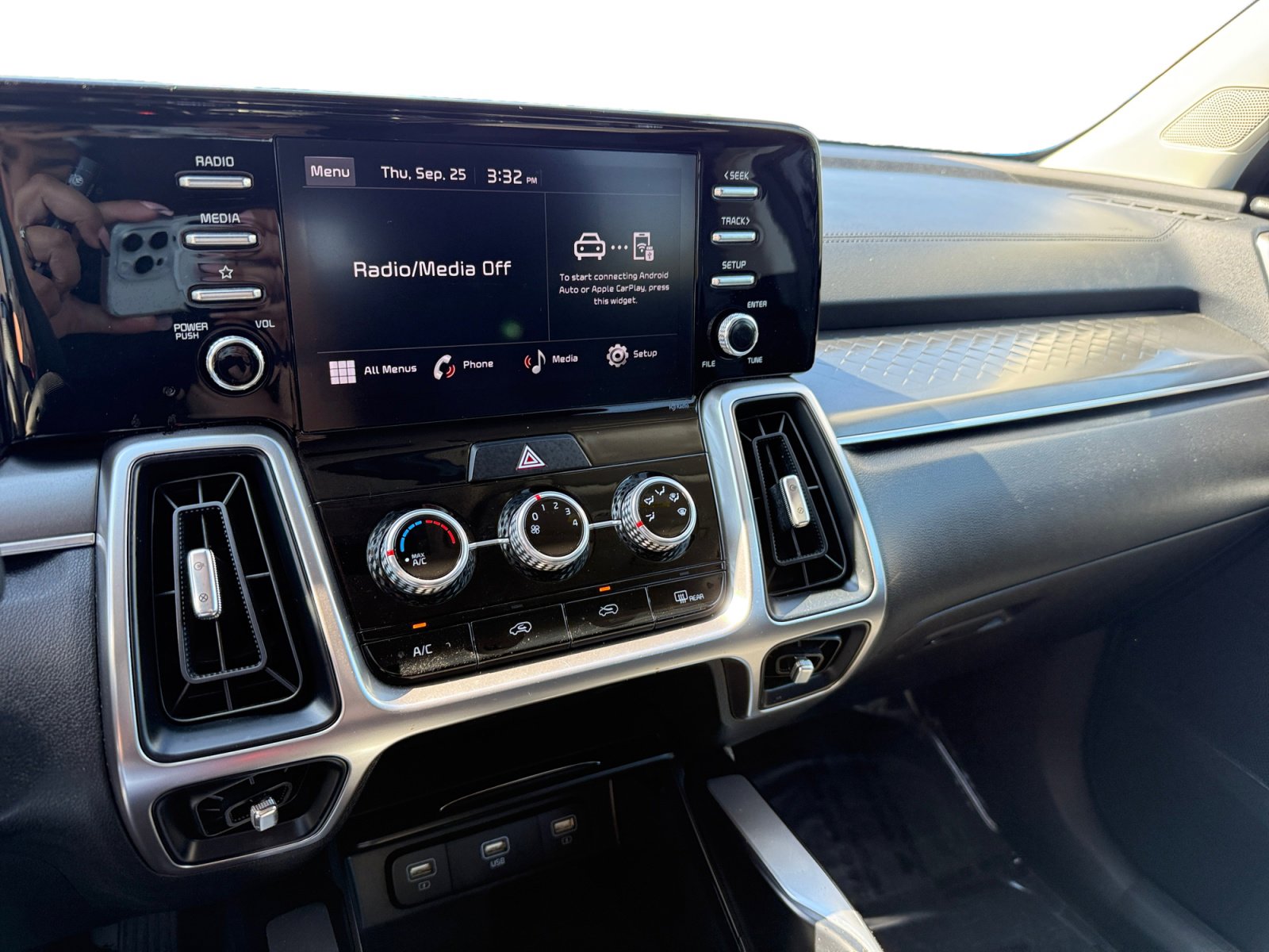 2023 Kia Sorento LX photo 12