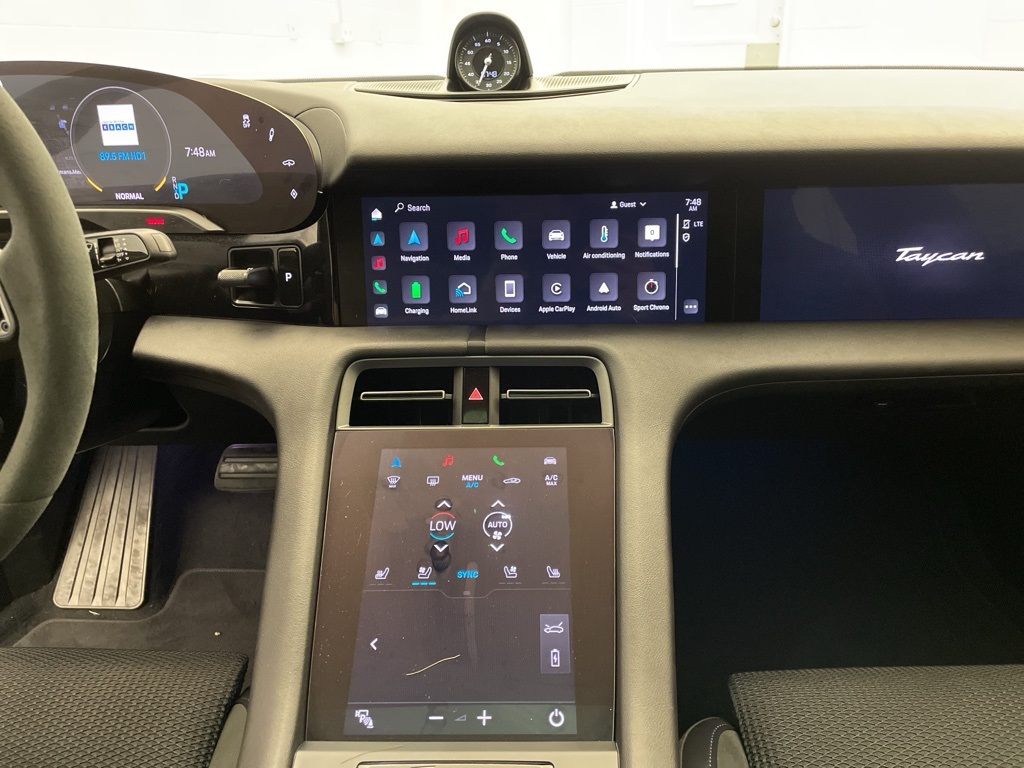 2024 Porsche Taycan 4S photo 12