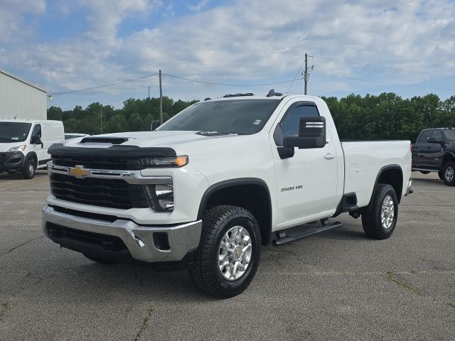 2024 Chevrolet Silverado 3500HD LT's photo