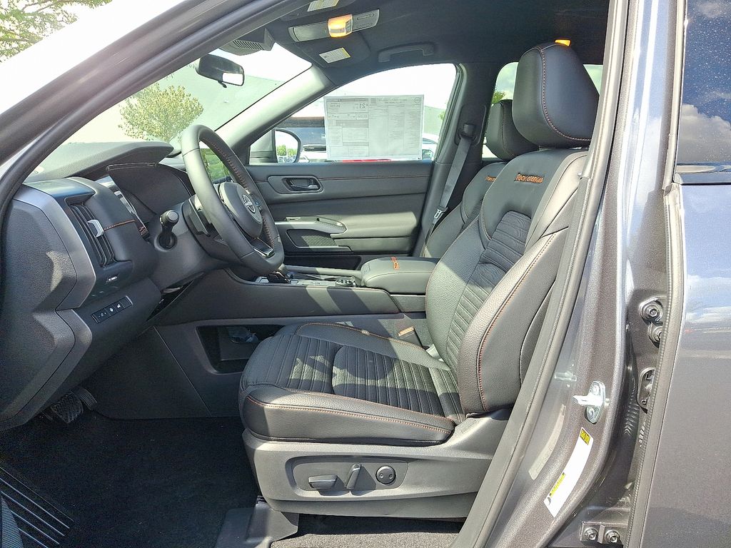 2025 Nissan Pathfinder Rock Creek photo 2