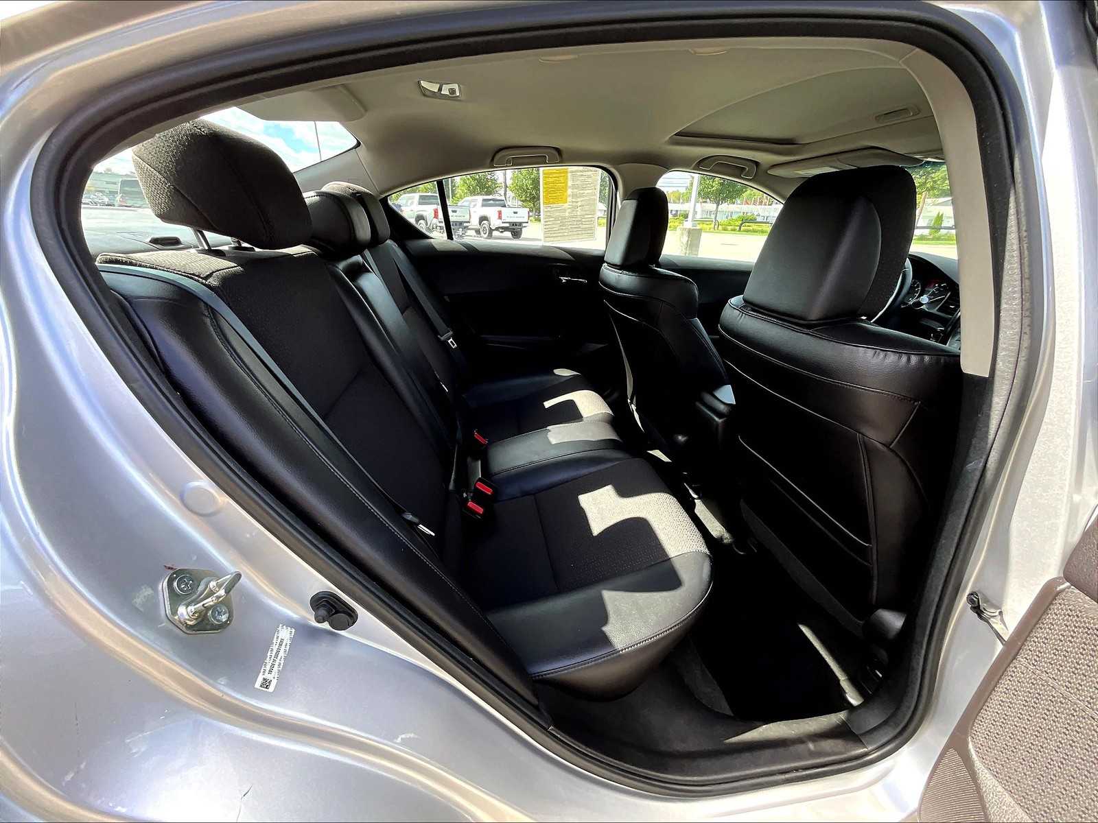 2013 Acura ILX 2.0L photo 16