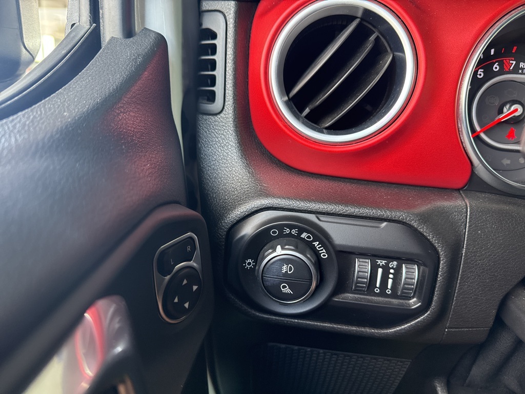 2020 Jeep Gladiator Rubicon photo 12