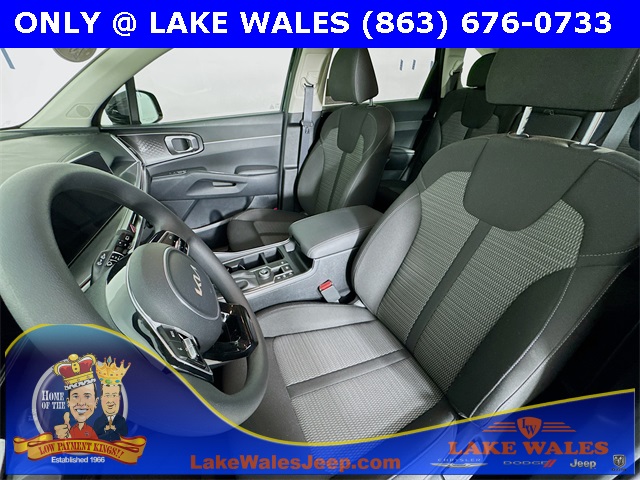 2024 Kia Sorento LX photo 17