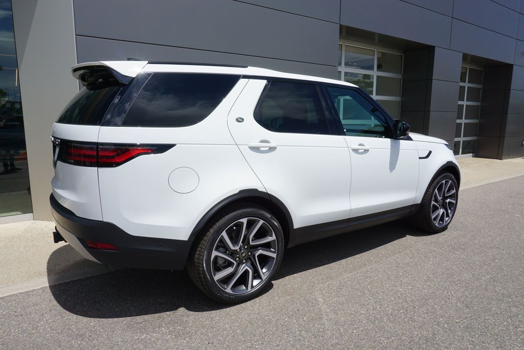 2025 Land Rover Discovery S photo 4