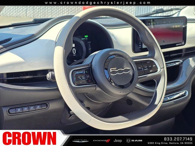 2025 Fiat 500e La Prima photo 11