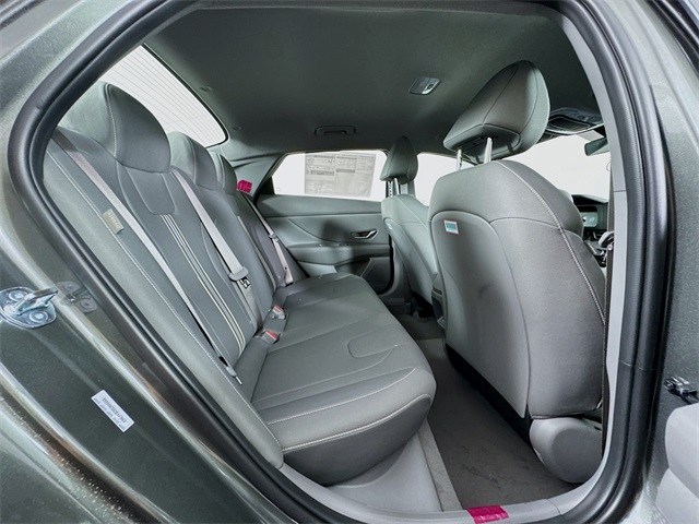 2025 Hyundai Elantra SEL Sport photo 30