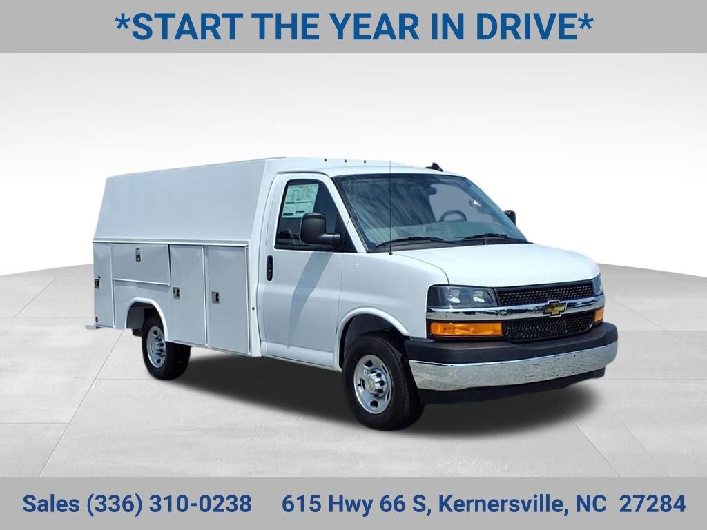 2025 Chevrolet Express Base's photo