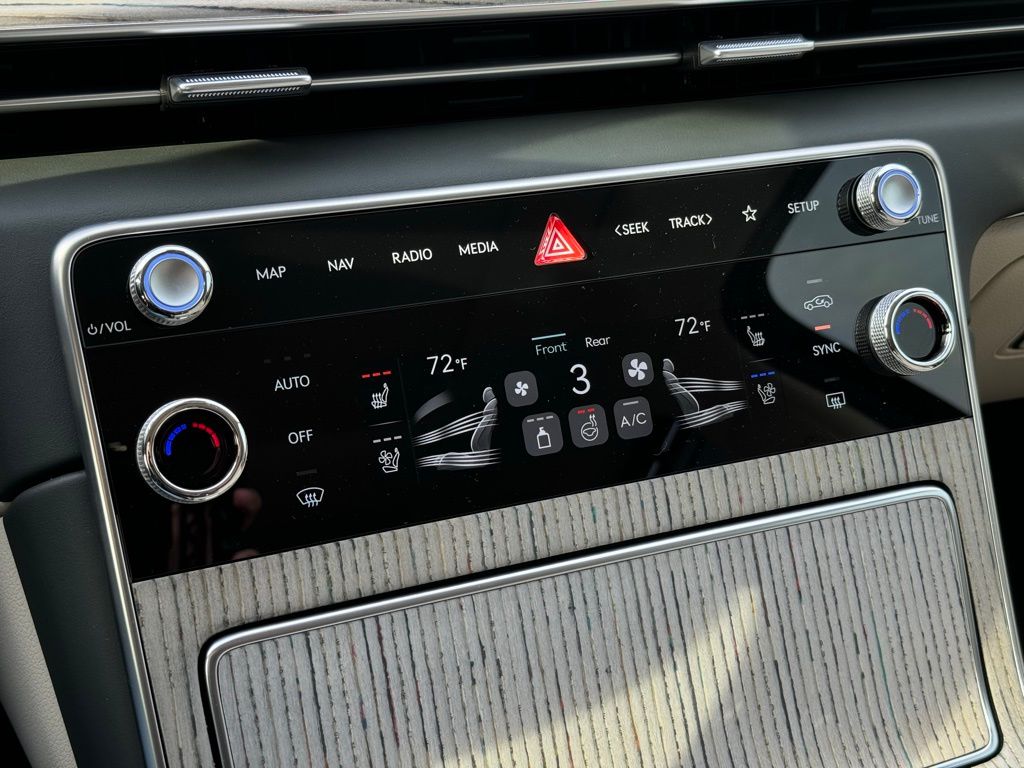 2025 Genesis GV80 2.5T Prestige photo 32