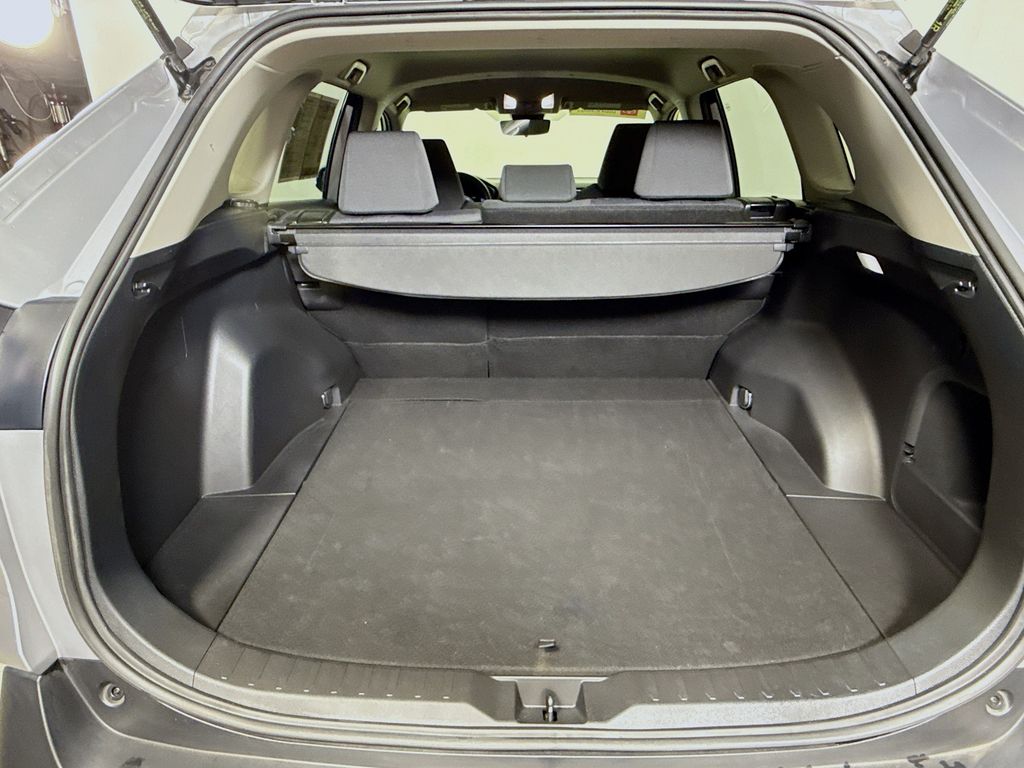 2023 Toyota RAV4 Hybrid XLE photo 25