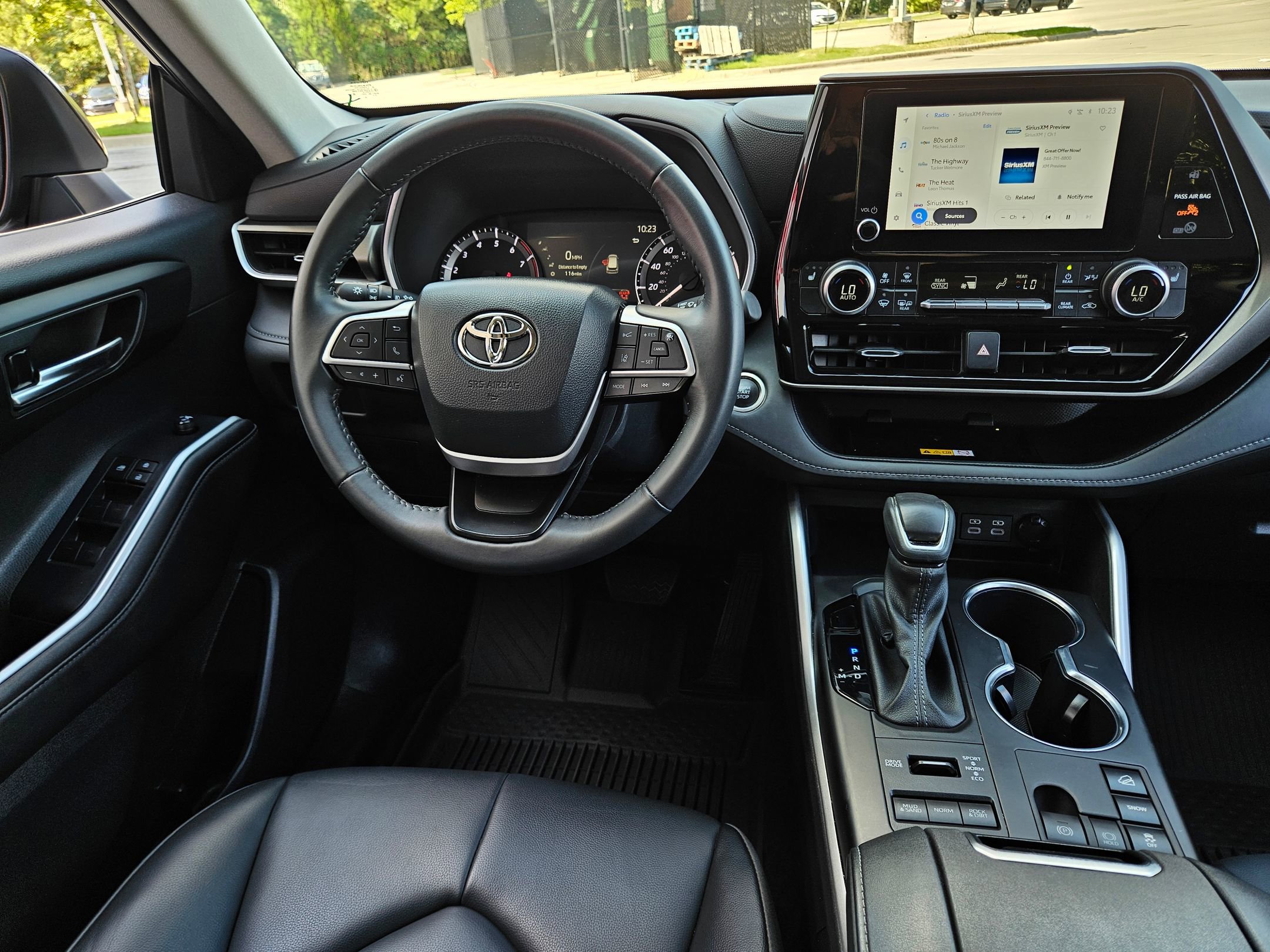 2024 Toyota Highlander XLE photo 9
