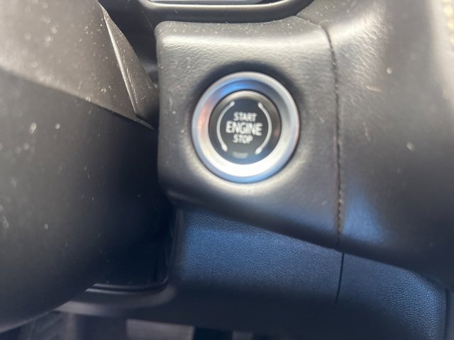 Used 2022 White Frost Tricoat GMC SLT image 22