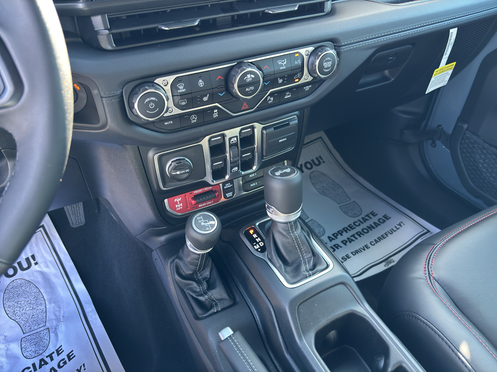2025 Jeep Wrangler Rubicon photo 28