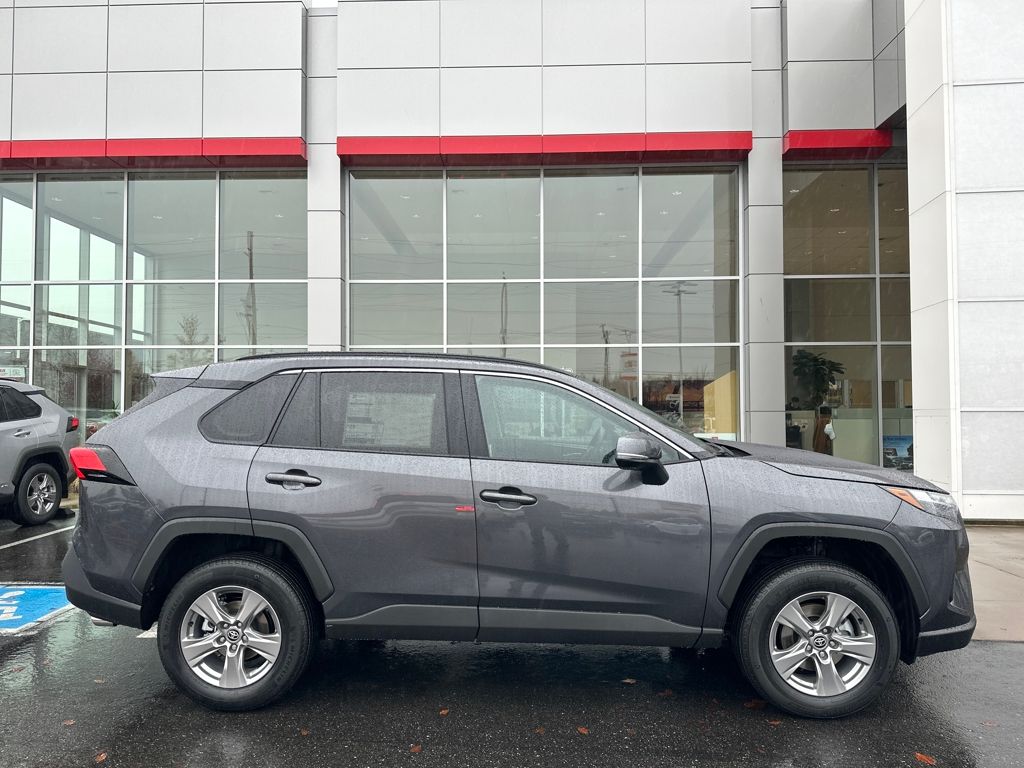 2025 Toyota RAV4 XLE photo 2
